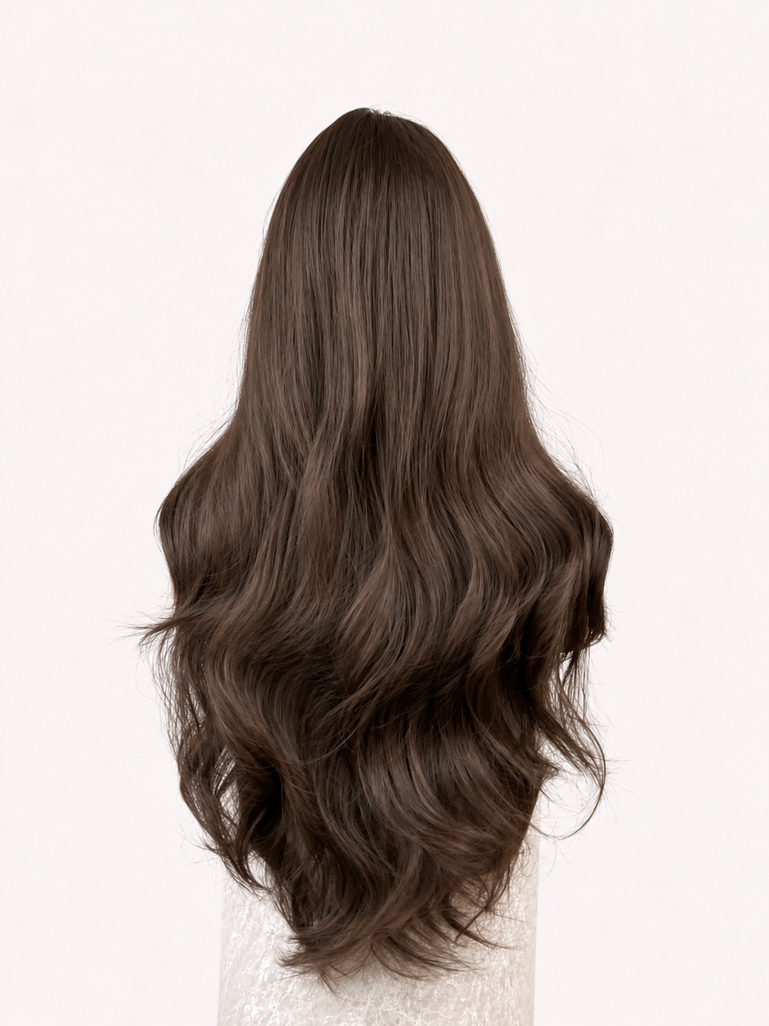 Verklighetstrogen brun syntetisk peruk bakifrån med långa mjukt vågiga längder från Hair crush store