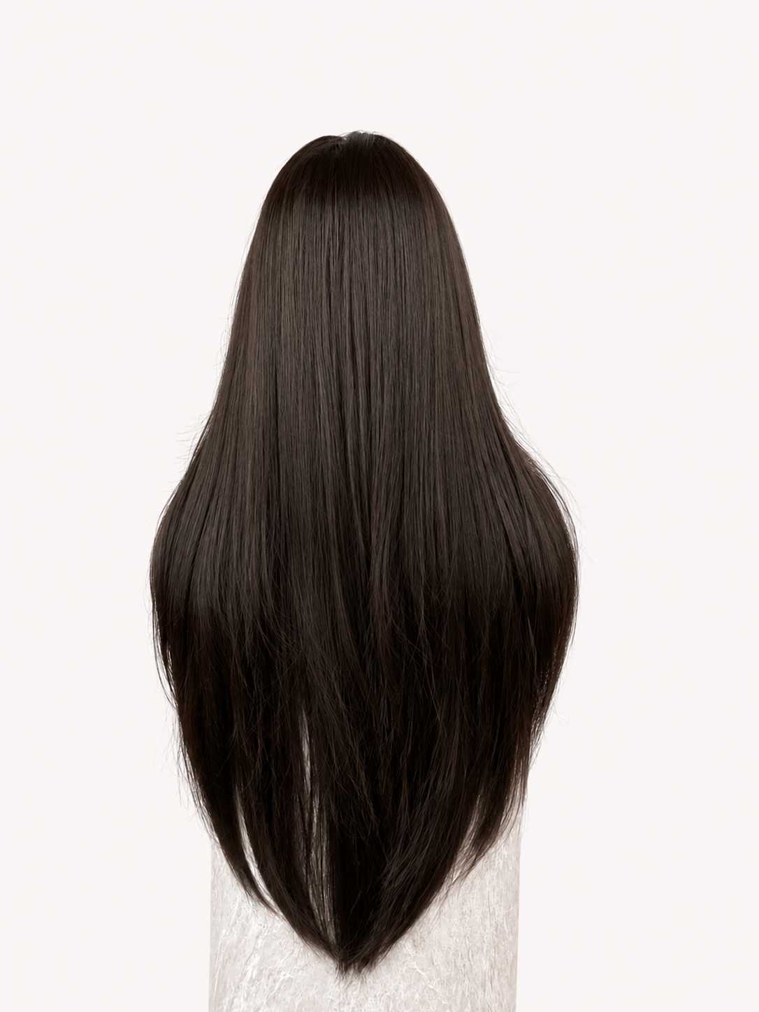 Verklighetstrogen mörkbrun syntetisk peruk med realistisk scalp, curtain bangs och 72 cm långa längder bakifrån från Hair Crush Store