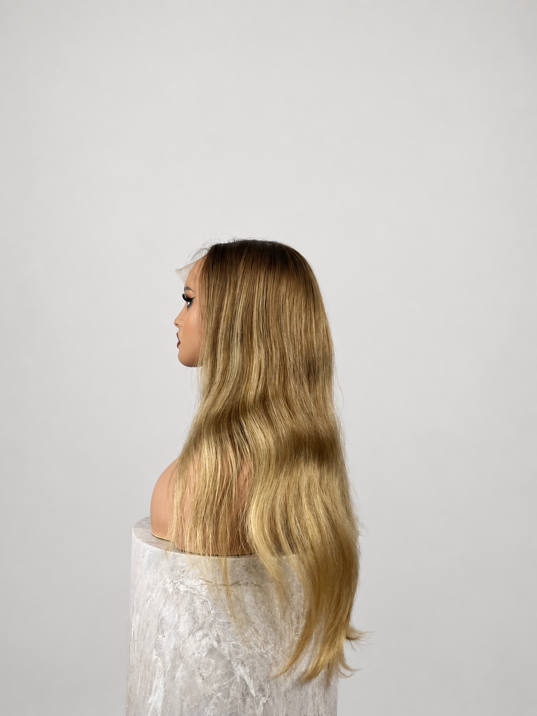 Golden Sunshine peruk i äkta hår med gyllene blond balayage från sidan